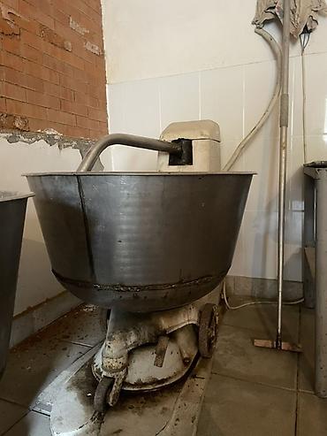 Оборудование для ресторанов, кафе: Sənaye xəmir yoğurma maşını 75 kl luq su qiymete ideal — 4