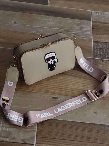 ps fashion torba: 🎀 KARL 🎀

Cena 2.600 din