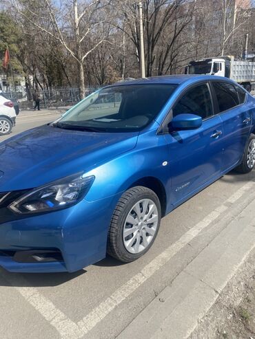 куплю нисан марч: Автомобиль Nissan, окрашенный в синий цвет. Этот седан предлагает