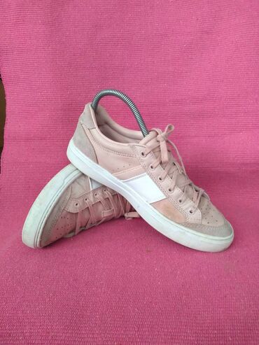 Women's Sneakers and athletic shoes: LACOSTE original patike, prava koza spolja i unutra. Broj je 40 — 10