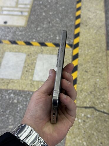 Apple iPhone: IPhone 16 Pro Max, Б/у, 256 ГБ, Natural Titanium, Зарядное устройство, Защитное стекло, Кабель, 100 % — 10