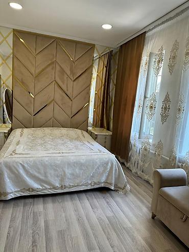 Продажа коттеджей и домов: Продаётся уютный дом в Золотом квадрате. Хорошее расположение, все — 5