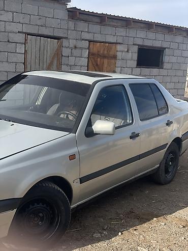 салон машины: Volkswagen Vento: 1993 г., 1.8 л, Механика, Бензин, Седан — 1