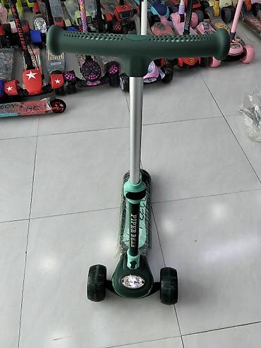 2107 teker: Uşaq skuterı – 3 təkərli, dönmə ilə idarəetmə (lean-to-steer) sistemi — 3