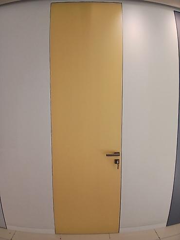 Qapılar və aksessuarlar: Gizli qapı sistemləri – divarla eyni səthdə, çərçivəsiz “flush” dizayn — 4