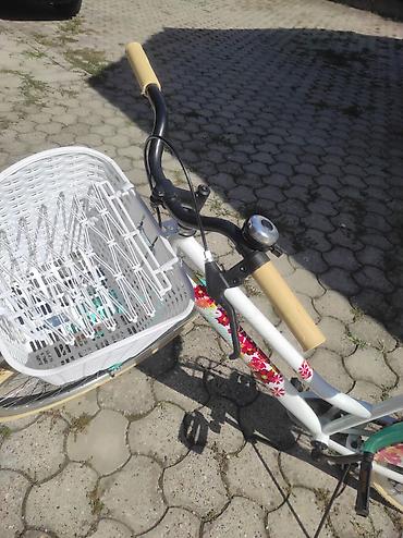 Bicikli za odrasle: Gradski ženski bicikl „Jasmin“ sa cvetnim detaljima CENA:200e - Ram — 6