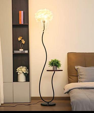 Торшеры и напольные светильники: Торшер Meaterli с мини-столиком и декоративным абажуром из перьев - — 1