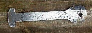 Ostali antikviteti: Stara saračka alatka. Stara saračka alatka. Ručni rad. Teška, masivna — 9