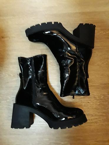 Gležnjače: Crne ženske čizme (Gazište 27)sa blok petom i izraženim krampon đonom — 2