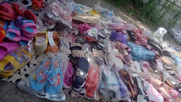 лоро пиано обувь женская цена: Продаю летнию обувь,шлепки вьет намки оптом по 30 сом разные выбора