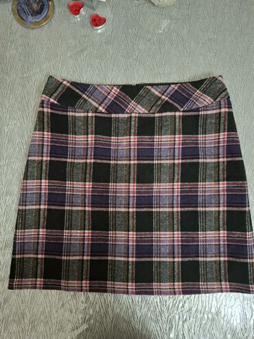 Ətəklər: Yeni kimi yubkalar hər biri 5 manat.S-M L razmer.Əla — 4