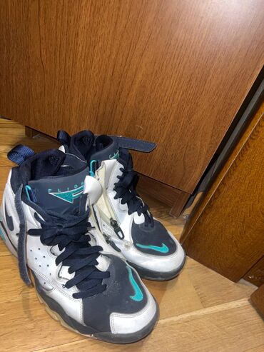 Krasofkalar və idman ayaqqabıları: Nike Air Flight