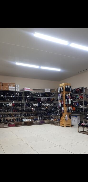 магазин обувной: Продаю Магазин Отдельностоящий магазин, 70 м², Свежий ремонт, С оборудованием, 1 этаж