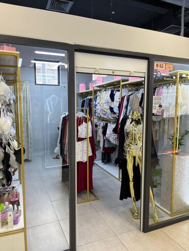 арендовать место в салоне красоты: Продаю Бутик В торговом центре, 14 м², 2 этаж
