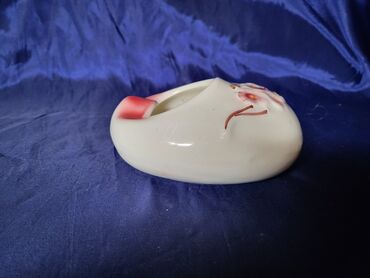 Ostalo posuđe: Pepeljara nova klompa,porcelanska. Visina. 6cm. Duzina. 12cm na lalafo.rs — 6 Ostalo posuđe: Pepeljara nova klompa,porcelanska. Visina. 6cm. Duzina. 12cm — 6