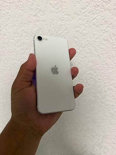 обмен айфона на новый с доплатой: IPhone SE 2020, Б/у, 64 ГБ, White Titanium, Чехол, 75 % — 1