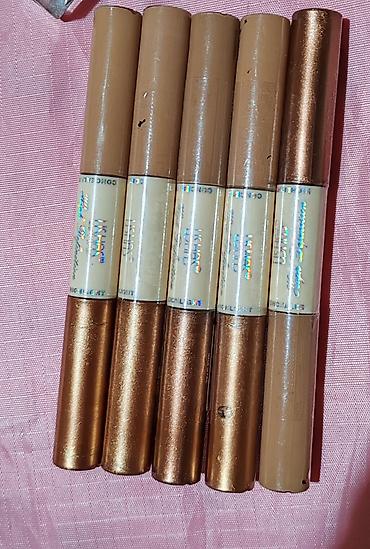 Šminka: Set kozmetike za usne i obrve – više komada Sadržaj: - Tečni ruževi i — 8