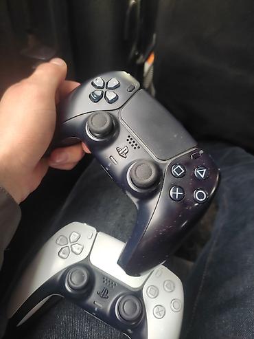 PS5 (Sony PlayStation 5): PlayStation 5 (версия с дисководом) + 2 геймпада DualSense — 4