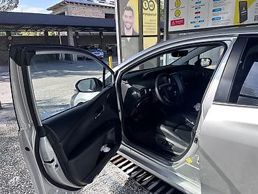 Toyota: Toyota Prius: 2020 г., 1.8 л, Электромобиль — 7
