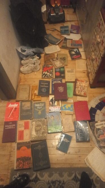 instagram sehife satisi: Kitablar satlir 4 manatdan 50 manata kimi var