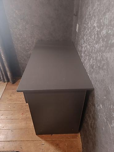 kohne mebel alan: Düz masa, Polkalı, Siyirməli, Mat laminat — 2
