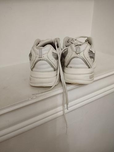 Krossovka ve ketlər: Ölçü: 38, rəng - Ağ, İşlənmiş — 5