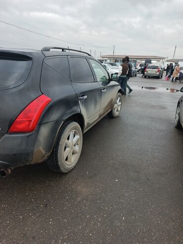 Nissan: Matoru vurub yigdirmaq lazim di Xüsusiyyətlər: - Kuzov: qara rəngli — 17