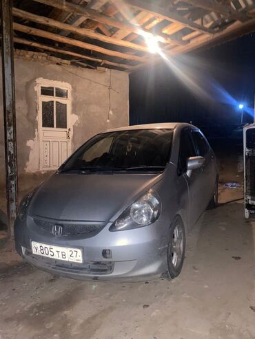 авто кондицонер: Honda Fit: 2004 г., 1.3 л, Вариатор, Бензин, Хэтчбэк