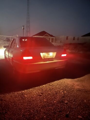автомобиль фольксваген поло: Mercedes-Benz C240 (W202) sedan - Ban rəngi: gümüşü - Kuzov: 4 qapılı