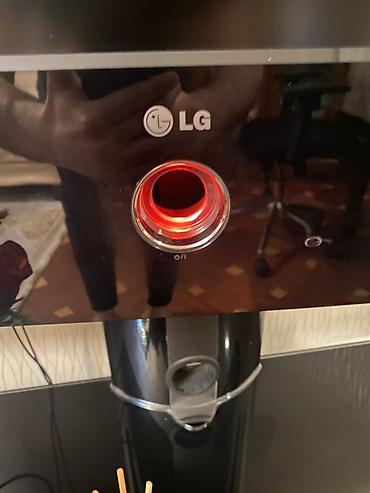 lg: İşlənmiş, Düz TV altlığı, Polkalı, Şüşəli — 2