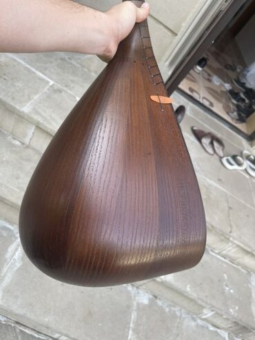 Gitaralar: Saz satılır endirim olunacaq Usta Fərmanın sazıdır ay ulduz ebonit