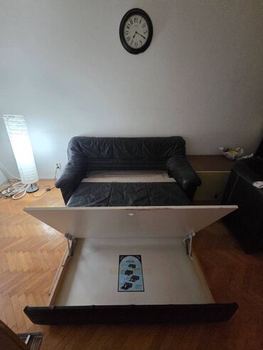 Sofe i kaučevi: Trosed prava koza na razvlacenjeocuvan.Ostecena tkanina na zadnjoj — 5