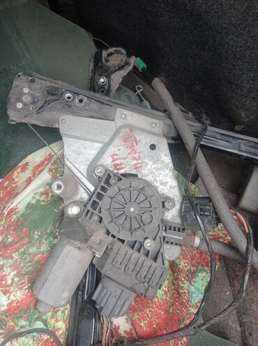 Другие аксессуары: Форд Фокус 1. поддон от Сплит порт 2 л. Блок АБС. Смотрите фотки 30 — 4