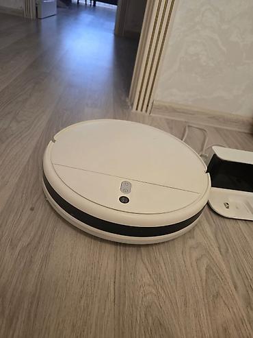Robot tozsoran satılır. Ağ rəngli silmeyinde problem var amma