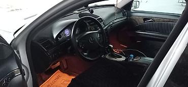 met: Mercedes-Benz E-Class: 2.6 l | 2002 il Sedan — 5