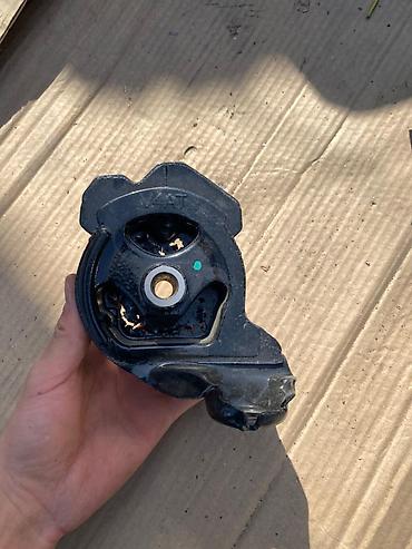 Другие детали для мотора: Крышка трамблёра и опора/подушка двигателя (комплект авто-запчасте at lalafo.kg — 6 Другие детали для мотора: Крышка трамблёра и опора/подушка двигателя (комплект авто-запчасте — 6