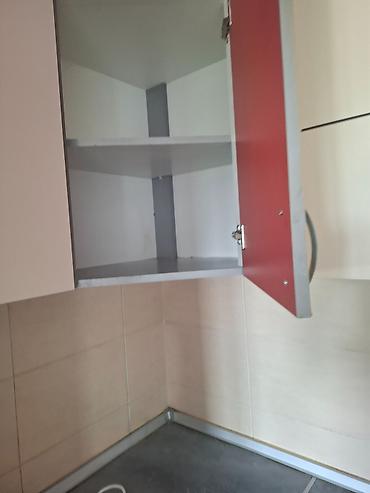 salon: Komplet kuhinja sa policom od poda do plafona i aspiratorom. - Ugaona — 3