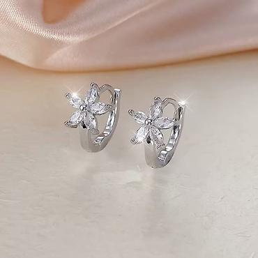 Minđuše: 800 din par — 12