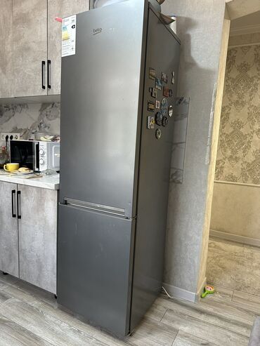 Холодильники: Холодильник Beko, Б/у, Двухкамерный, 60 * 180 * 60