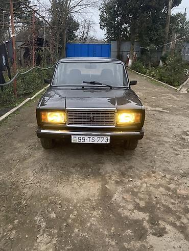 toklu radiator: LADA 2107 sedan – klassik dizaynlı, qara rəngdə. Xüsusiyyətlər: - — 8