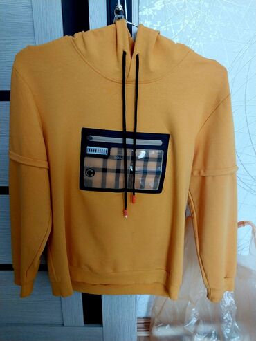 cins pencekler kisi ucun: Sarı rəngli kapüşonlu sweatshirt - Model: Kapüşonlu, uzunqol - Rəng