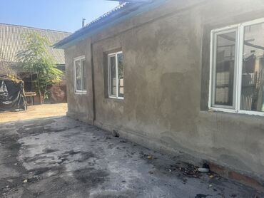 stroka.kg продажа домов: Полдома, 60 м², 4 комнаты, Собственник, Старый ремонт