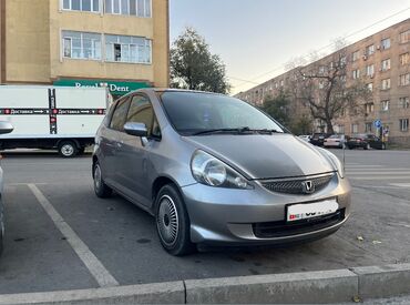 Honda: Honda Fit: 2005 г., 1.3 л, Автомат, Бензин