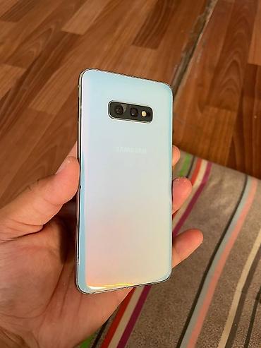 galaxy fold 2: Samsung Galaxy S10e, Б/у, 128 ГБ, цвет - Голубой, 1 SIM, 2 SIM — 1