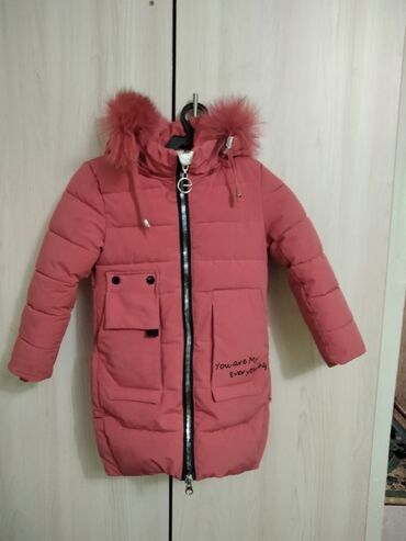 детские зимние куртки с мехом: Продаю детскую куртку на 3-4 лет, 104 см. Носили пару раз, размер не