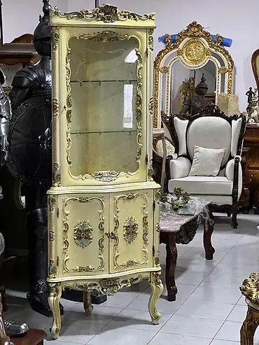Stilske vitrine: Stilska ugaona vitrina Venecijanski barok 🪞 Extra stanje Dimenzije — 11
