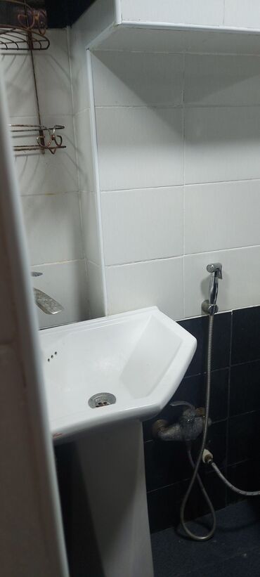 Uzunmüddətli kirayə mənzillər: Xaqlar dosluqu 1 otaq bina Opzteldir basi Cixmayan narahat etmesin — 12