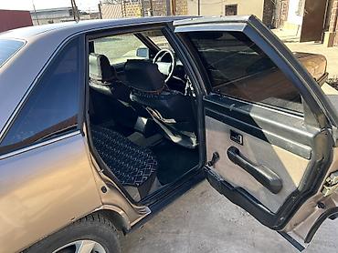 Audi: Audi 100: 1988 г., 1.8 л, Механика — 11