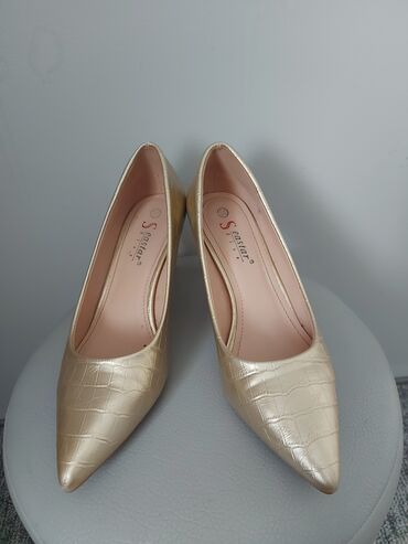 moschino parfem cena: Pumps, 39