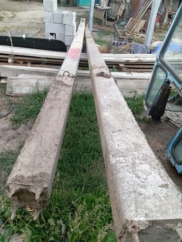 железобетонные опоры: Железобетонные столбы (2 шт.) - Материал: армированный бетон -